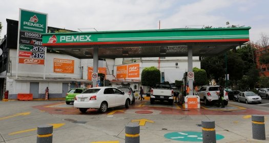 Cars at a Mexican gas station