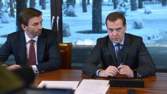 Prime Minister Dmitrii Medvedev (right) with Minister Mikhail Abyzov (left) at the Government Expert Council meeting, Moscow 2014. Source: Government.Ru