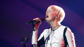 Nata Zhyzhchenko singing