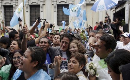 People react outside of the Guatemalan Congress building after the congress voted to strip President Otto Perez of immunity, in Guatemala City, September 1, 2015. 