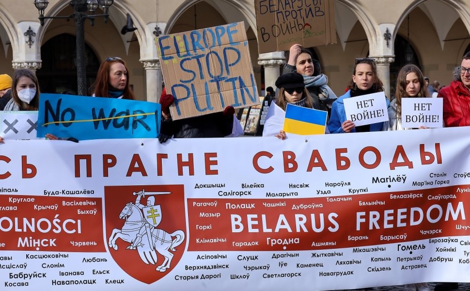 Belarusian people protesting against the Russian invasion of Ukraine