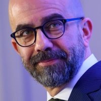 Peter Van Praagh Headshot