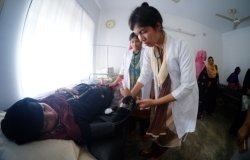  Midwives make pregnant mothers health checks at the Rohingya Refugee Camp Health Center